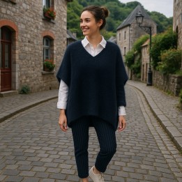 Poncho Méribel encolure V – Patron tricot gratuit | Baudilaine