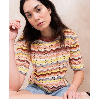 N°273 : FEMME TRICOT PLEIN ETE