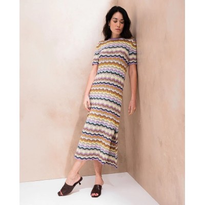 N°273 : FEMME TRICOT PLEIN ETE