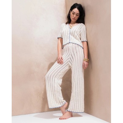 N°273 : FEMME TRICOT PLEIN ETE