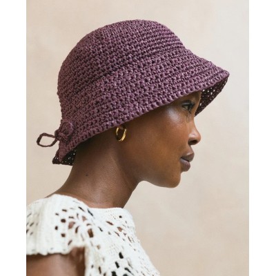 N°272 : FEMME CROCHET